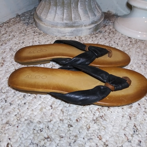 3/$18 Aldo Classic Black & Brown Soft Leather Flip flops - Picture 2 of 10